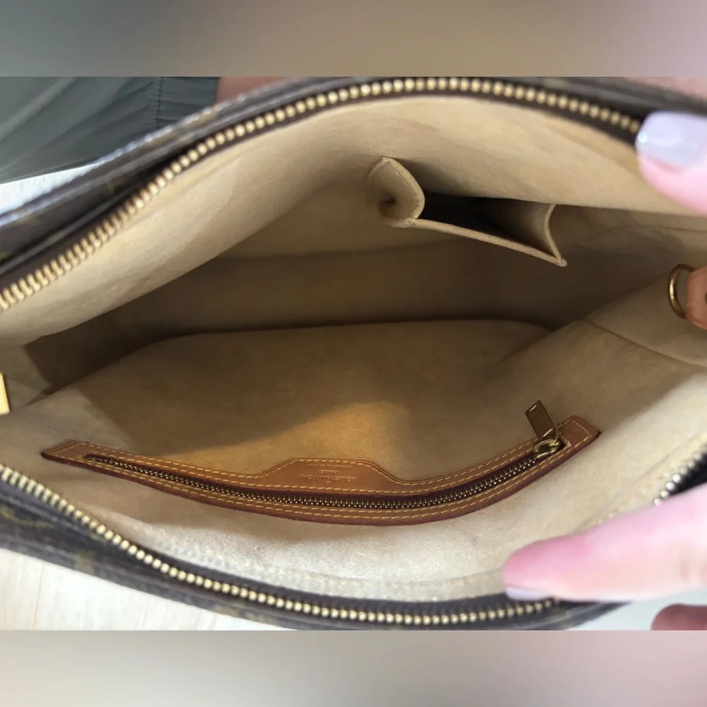 Louis Vuitton Monogram Looping MM